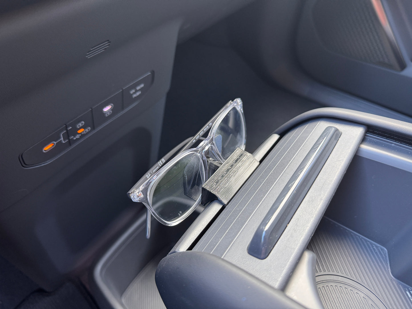 EV9 Glasses Holder - Land/GT-Line