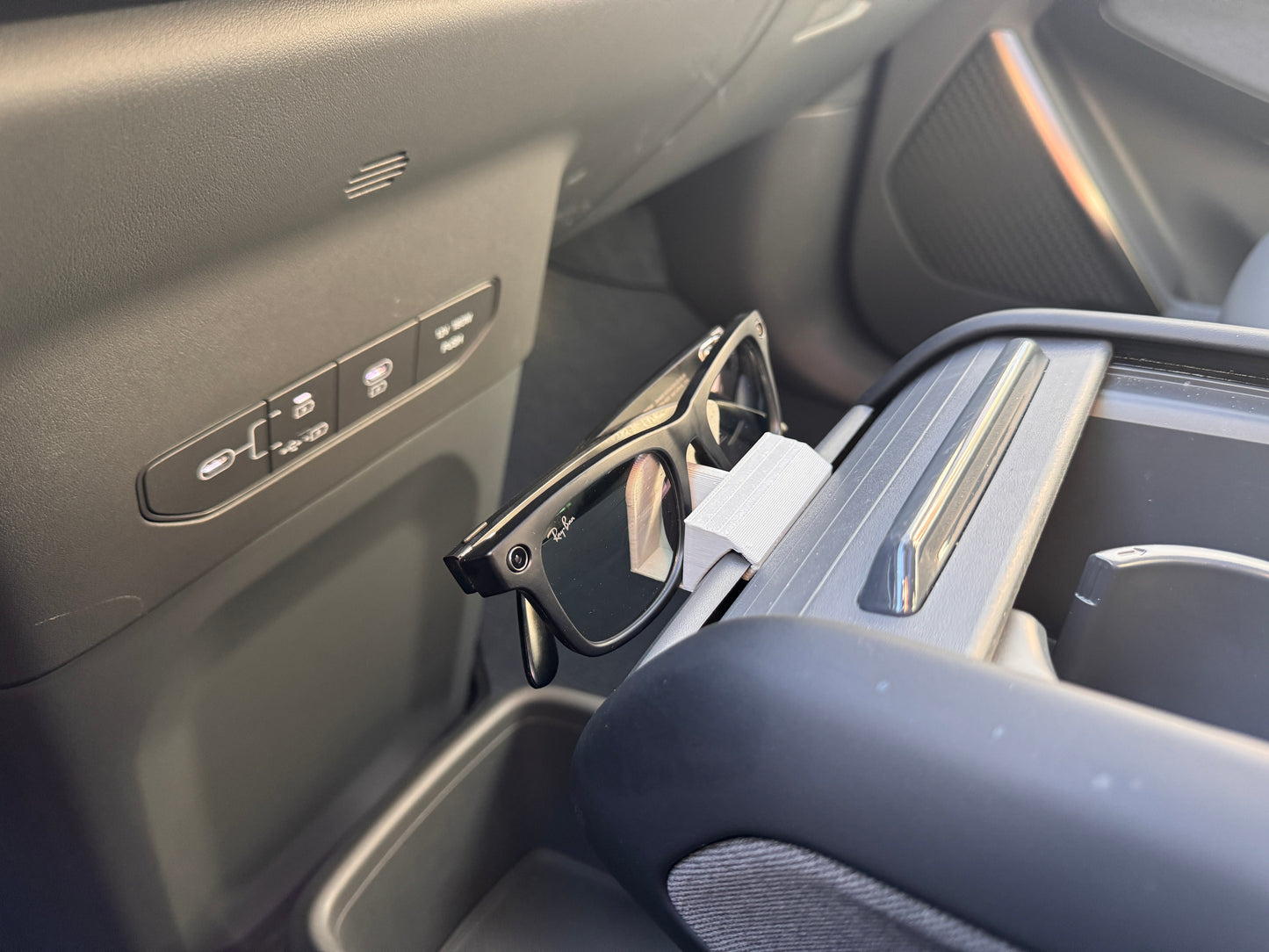 EV9 Glasses Holder - Land/GT-Line